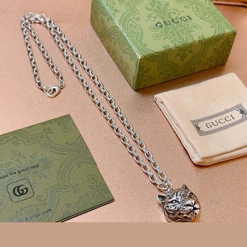 G*u*i necklaces